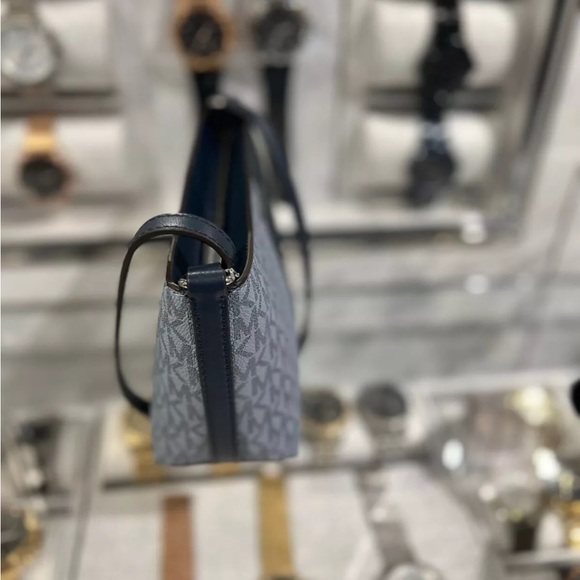 Michael Kors Jet Set Travel SM Top zip Crossbody Bag. ( Navy Multi ) New - Picture 3 of 16